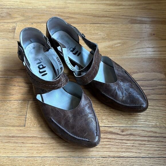 Fidji sz EU 39.5 or US brown leather pointed toe sandals Velcro strap good cond - Picture 1 of 9